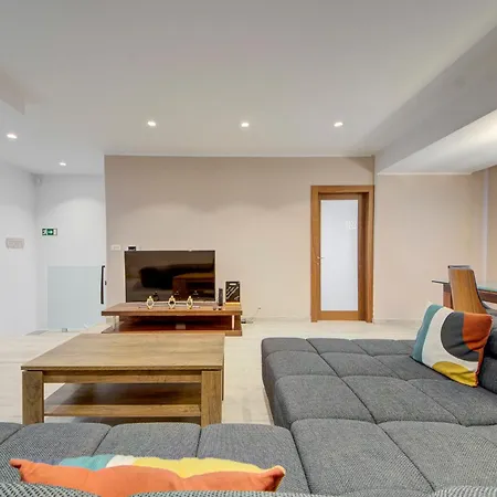 Beautiful 3br Maisonette With Rooftop Terrace By 360 Estates 公寓