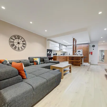 Beautiful 3br Maisonette With Rooftop Terrace By 360 Estates 纳克萨